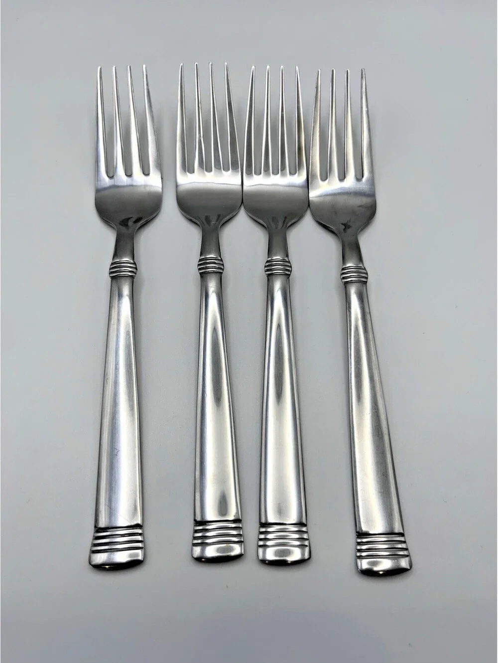 Pfaltzgraff Linear 18/0 Stainless Flatware Silverware 4 pcs Dinner Forks 3044.7
